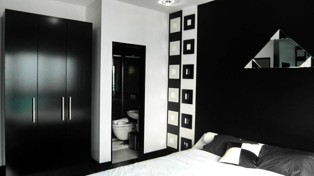 Modern Luxury Lower Penthouse Unit Манила Экстерьер фото