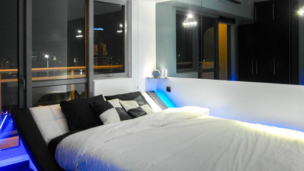 Modern Luxury Lower Penthouse Unit Манила Экстерьер фото