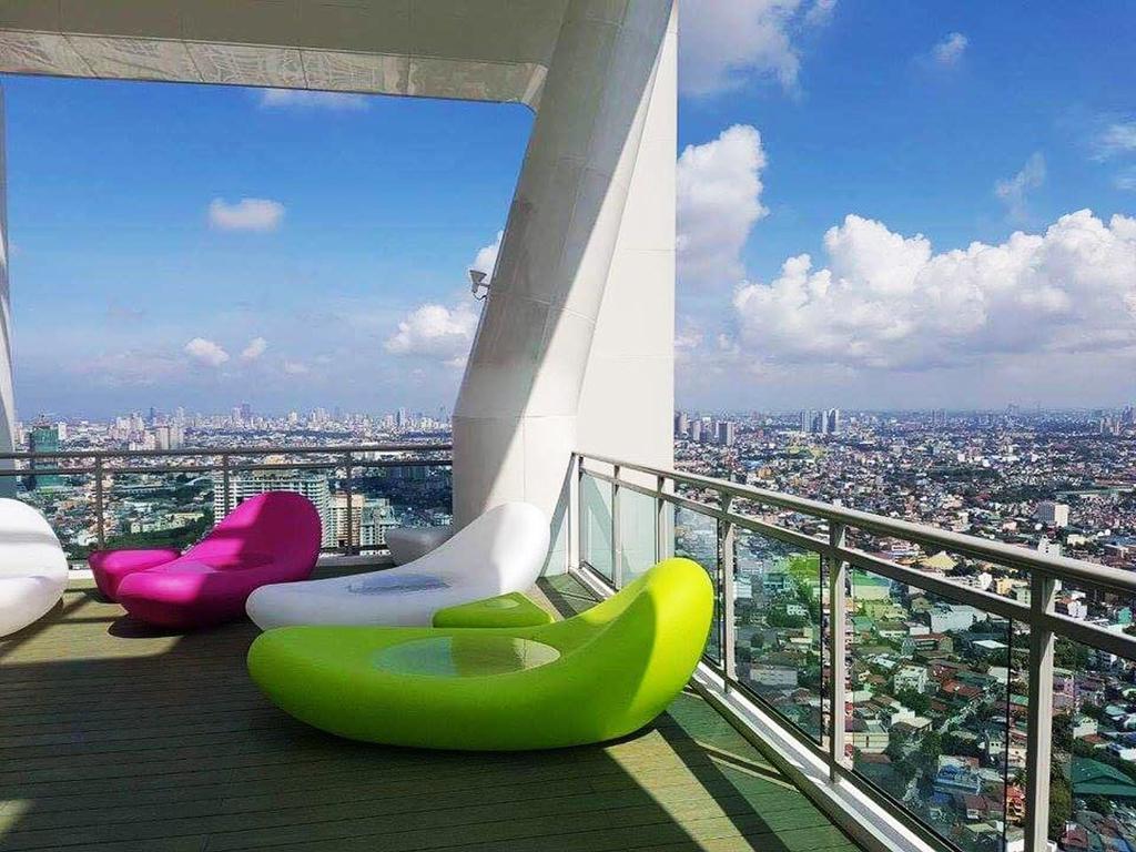 Modern Luxury Lower Penthouse Unit Манила Экстерьер фото